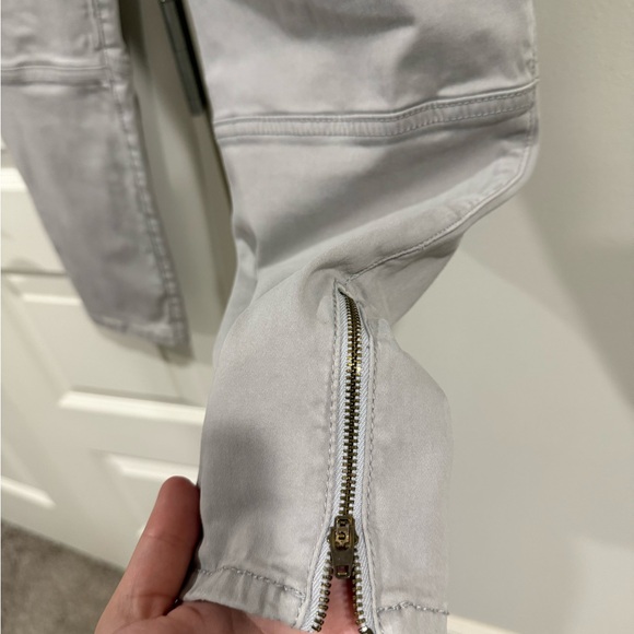 Women’s American Eagle Hi- Rise Jeggings - Picture 3 of 4